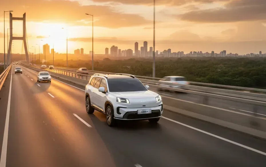 GAC AION V pe autostradă la apus