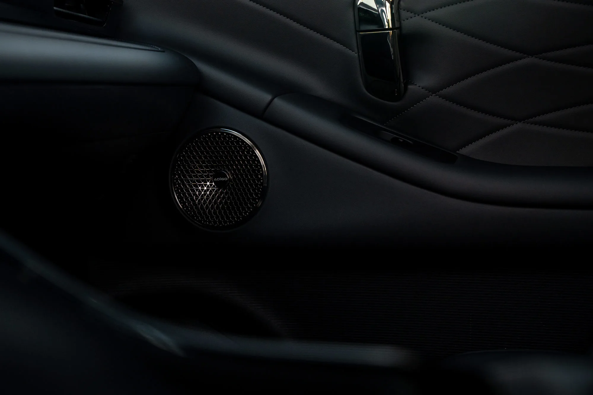 Sistem audio cu 9 difuzoare